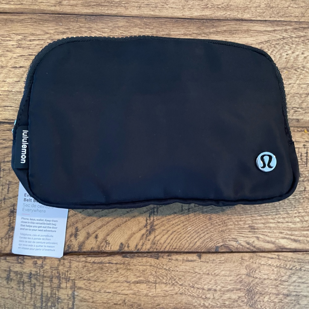 Lululemon everywhere belt bag